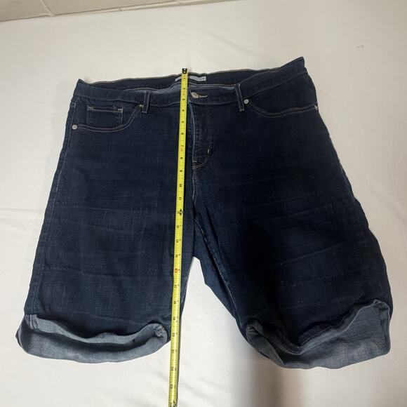 Levi’s Blue Dark Wash Cotton Blend Classic Denim Bermuda Womens Shorts Size 18W - Picture 12 of 14